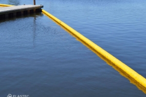 Compactible oil containment boom