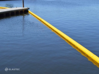 Compactible oil containment boom