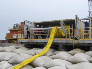 ذراع احتواء النفط من إنتاج شركة Elastec Kepner Plastics Seacurtain Reelpak