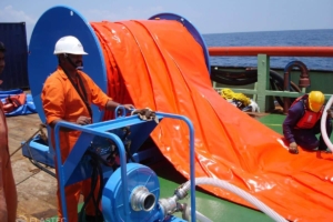 Inflatable containment boom blower