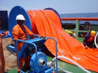 Soplador de barrera de contención inflable