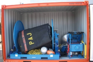 Rubbermax V-Sweep in container