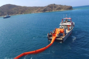 Inflatable containment boom reel