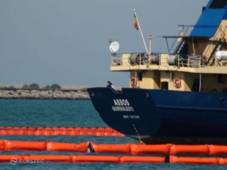Barrera petrolera inflable