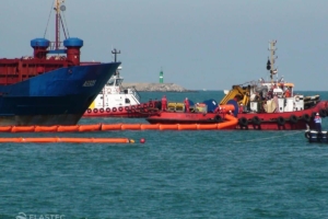 Inflatable oil boom deployment