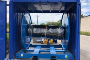 Inflatable oil containment boom reel