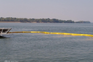 Maximax fence boom in water