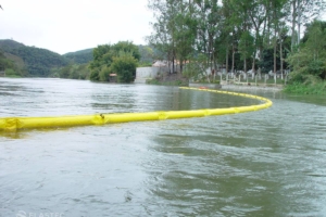 Optimax boom in fast water