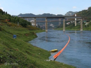 TDS136 स्किमर के साथ ऑप्टिमैक्स कंटेनमेंट बूम