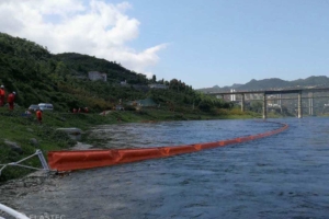 Optimax oil containment boom