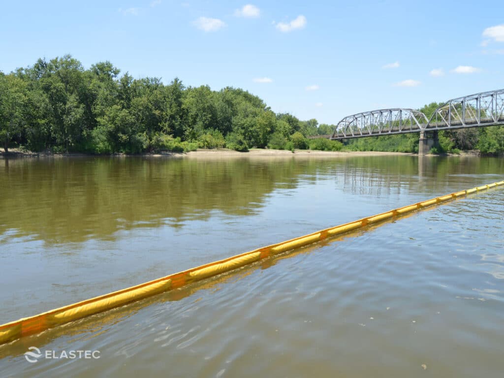 OptiMax-Boom im Wabash River