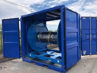 Rubbermax auf Auslegerrolle im Container