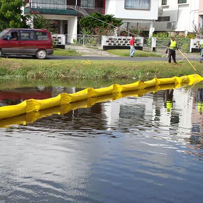 Barrage de déversement de pétrole simplex