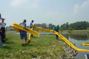 Deploying SuperSwamp containment boom
