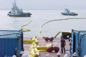 Supermax containment boom at sea