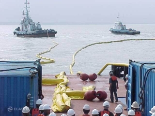 海上超级巨型遏制栏