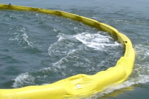 Supermax oil containment boom in water