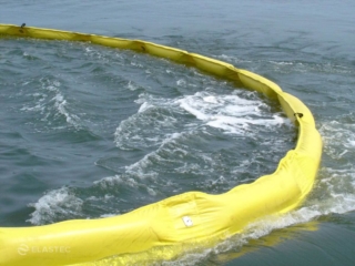 水中的Supermax防油栅