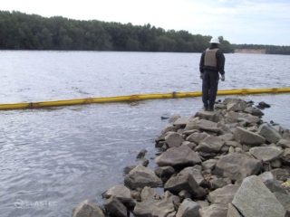Swiftwater containment boom