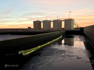 Simplex waterway barrier boom for oil skimming