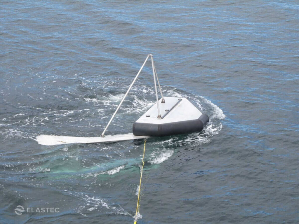 BoomVane de 2 m en primer plano del agua