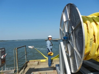 Boom reel for containment boom deployment