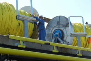 Boom reel with glide rollers