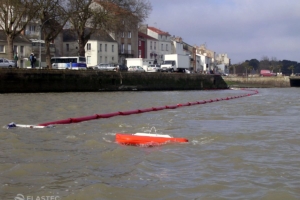 0.5M BoomVane with oil spill boom
