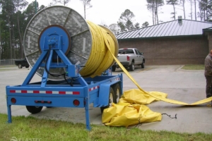 Boom reel with containment boom
