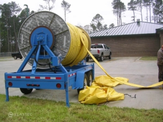 Boom reel with containment boom