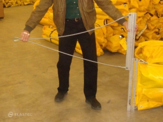 Containment boom with tow bridle 2