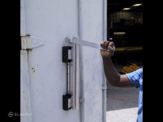 Magnetic boom connector handle demonstration