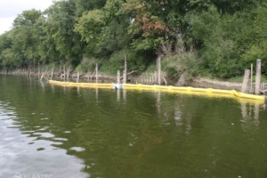 Pile Slider connected to oil boom