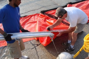 Tow bridle for containment boom