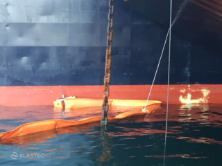 Magnetic hull connector for containment boom with ship