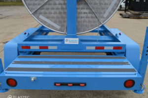 Manual boom reel trailer platform detail