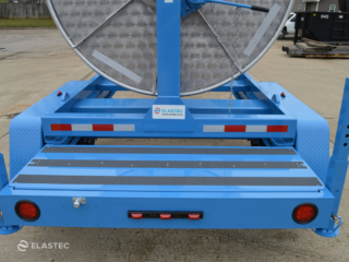 Manual boom reel trailer platform detail