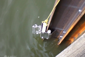 Boom tidal compensator on rail