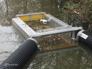 Floating trash collection device