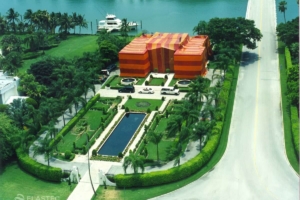 Fumigation tarpaulin on house