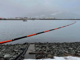 Heavy duty debris boom