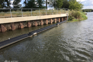 Heavy duty floating barrier