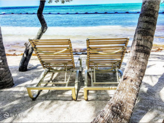 Resort beach deflection boom