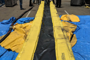 Bexiga de contenção de óleo rebocável na Jamaica