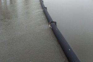 Trash barrier for dam water intake