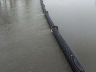 Trash barrier for dam water intake
