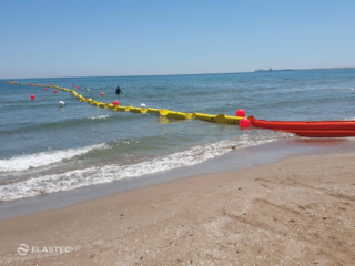 Turbidity barrier on a beach