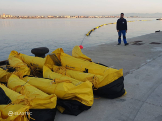 Turbidity curtain deployment