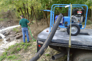 Bomba de lóbulos Elastec bombeando agua