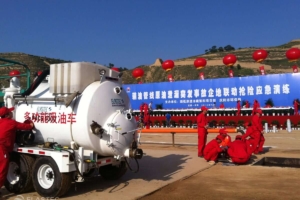 PACS vacuum trailer in China